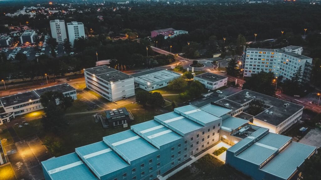 Bordeaux to jedno z większych miast Francji, duży ośrodek przemysłowy, a co za tym idzie, popularny kierunek transportu ciężarowego