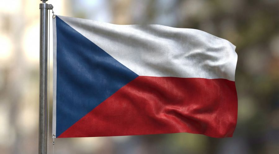 Flaga Czech powiewająca na wietrze